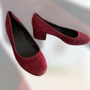 Le Chateau Burgundy Suede Block Heels.  Size 38  ( US - 7 1/2 )